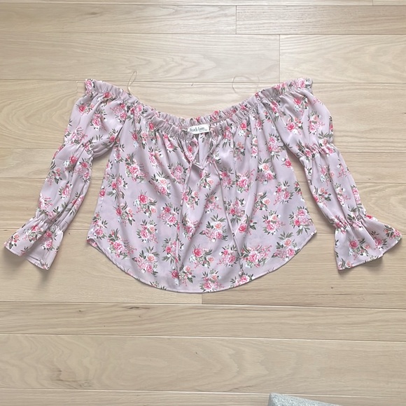 Peach Love California Tops - PEACH LOVE California Small Pink Floral
Off Shoulder Elastic Bell Sleeve Blouse